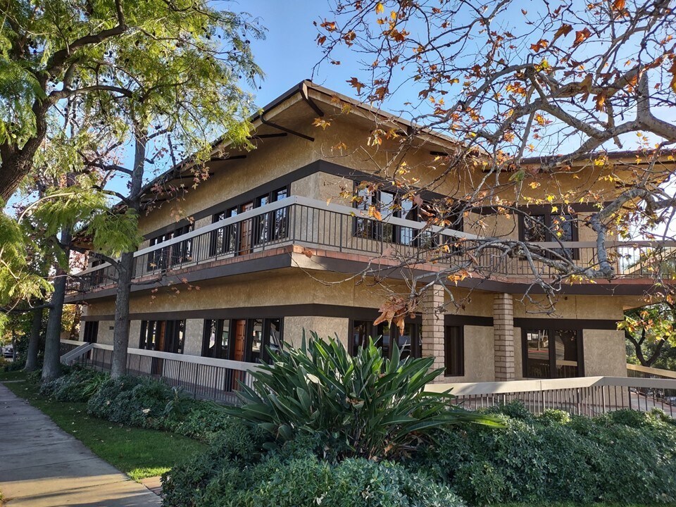 2550 Honolulu Ave, Montrose, CA à louer Photo de l’immeuble– Image 1 sur 7