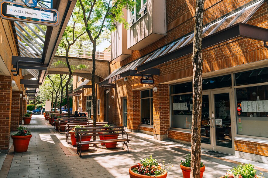 2061-2073 W 42nd Ave, Vancouver, BC à louer - Photo de l’immeuble – Image 2 sur 3