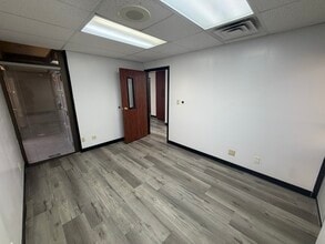 2225 E Flamingo Rd, Las Vegas, NV à louer Photo intérieure– Image 2 sur 7