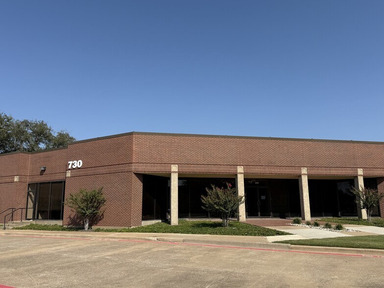 720 F Ave, Plano, TX à louer - Photo de l’immeuble – Image 2 sur 3