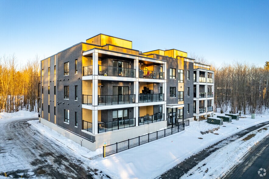 165 Boul De Chambéry, Blainville, QC à vendre - Photo principale – Image 1 sur 6