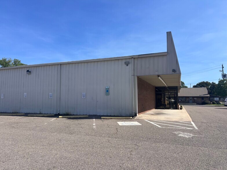 177 N Sycamore St, Aberdeen, NC à vendre - Photo de l’immeuble – Image 2 sur 24