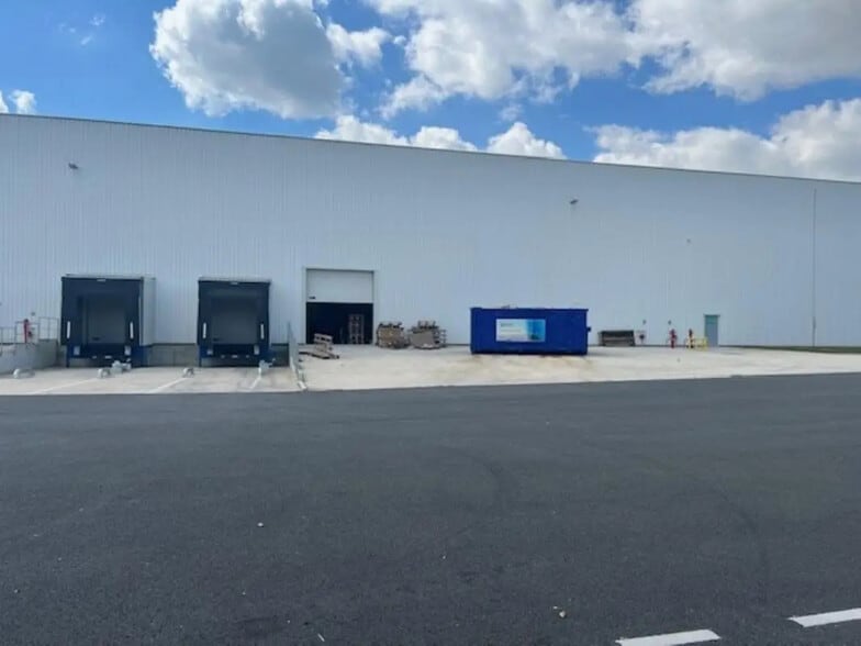 Industriel/Logistique dans Bruyères-sur-Oise à louer - Photo de l’immeuble – Image 2 sur 13