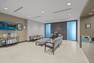 8950 SW 74th Ct, Miami, FL à louer Photo intérieure– Image 1 sur 29