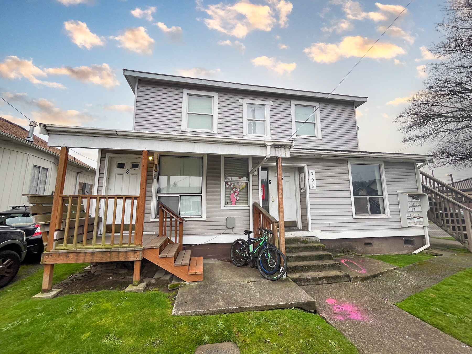 306 Grant St, Kelso, WA à vendre Photo de l’immeuble– Image 1 sur 9