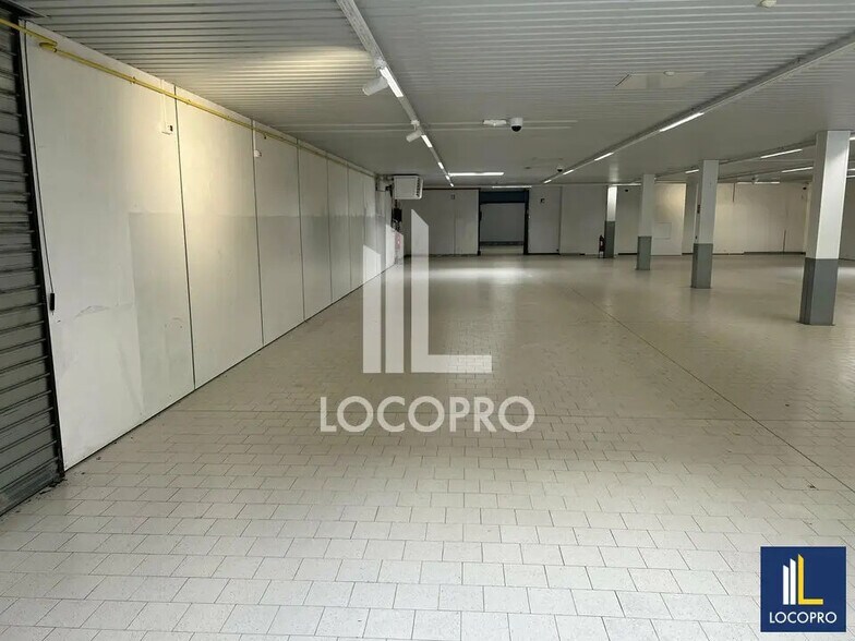 Local commercial dans Saint-Martin-de-Crau à louer - Photo de l’immeuble – Image 1 sur 6