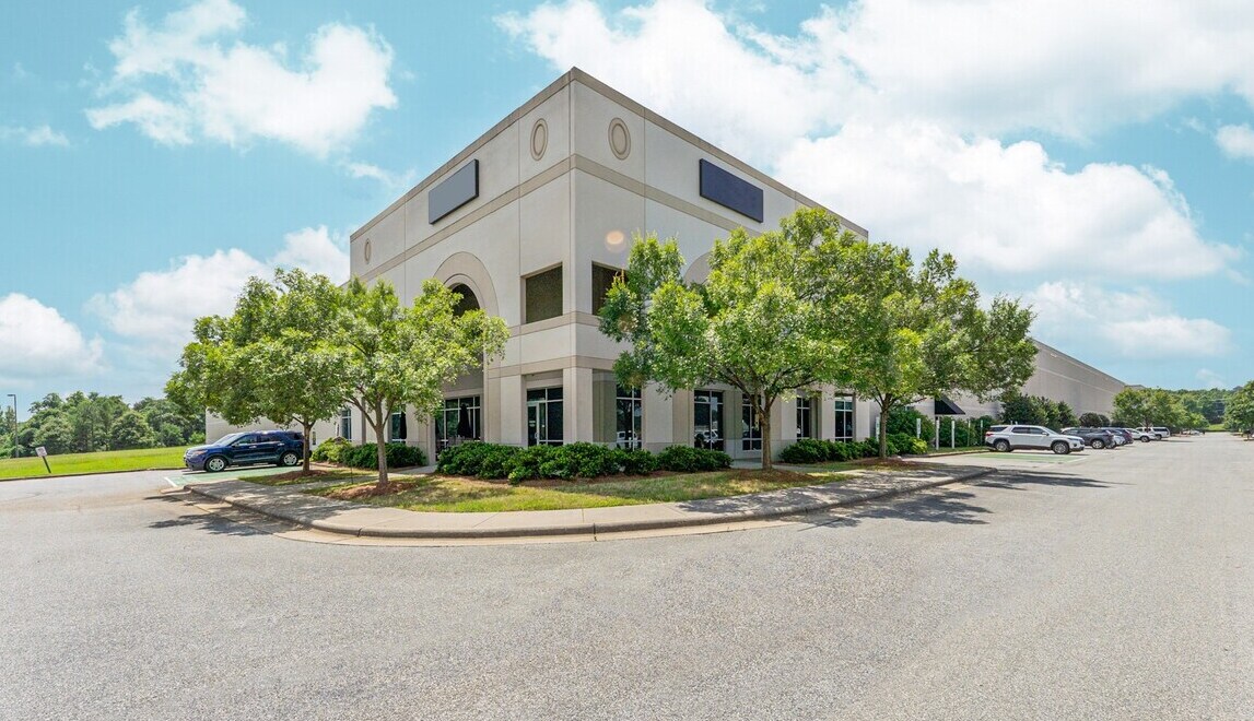 1150 Pleasant Ridge Rd, Greensboro, NC à louer Photo de l’immeuble– Image 1 sur 5