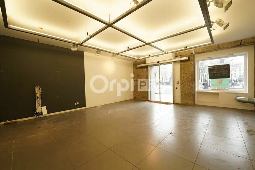 Local commercial dans Lyon à louer - Photo de l’immeuble – Image 2 sur 11
