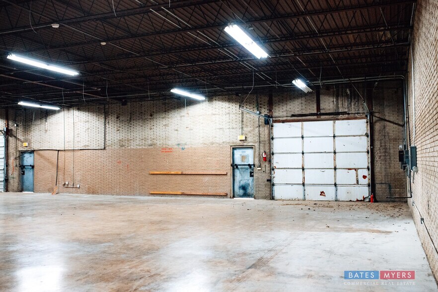 10777 Turbeville Rd, Dallas, TX à louer - Photo de l’immeuble – Image 2 sur 5