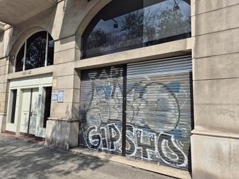 Local commercial dans Barcelone, Barcelona à louer - Photo de l’immeuble – Image 2 sur 2