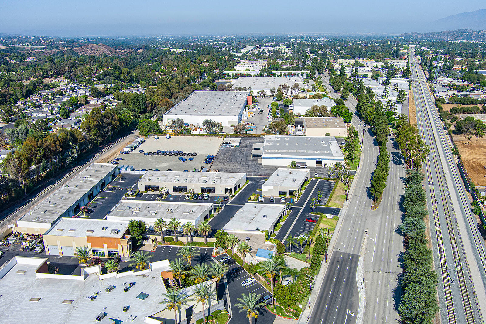 550-590 E Arrow Hwy, San Dimas, CA à louer Photo intérieure– Image 1 sur 4