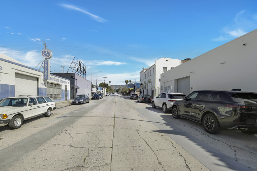 1042 N Wilcox Ave, Los Angeles, CA à vendre - Photo de l’immeuble – Image 2 sur 25