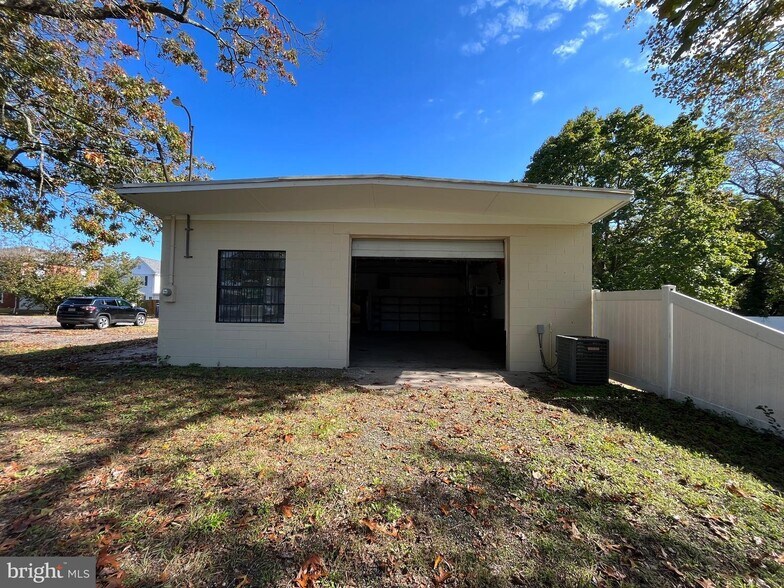 407 S West Blvd, Landisville, NJ à louer - Photo principale – Image 1 sur 16