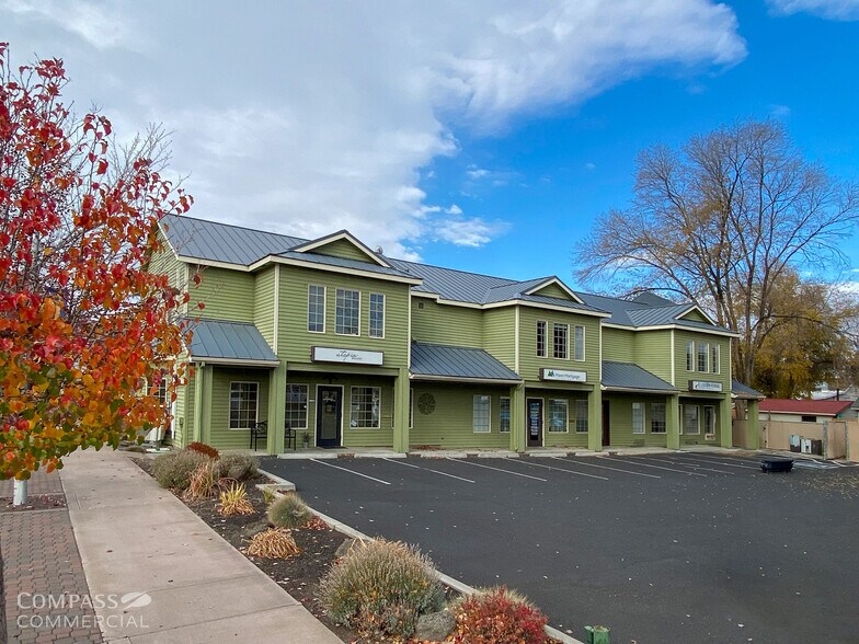 755 SW 7th St, Redmond, OR à louer - Photo de l’immeuble – Image 2 sur 6