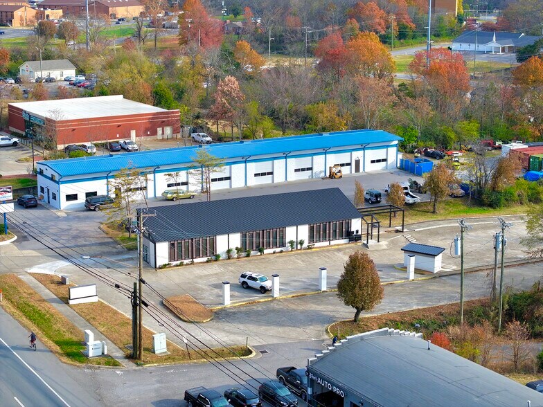 669 W Main St, Hendersonville, TN à louer - Photo de l’immeuble – Image 3 sur 7