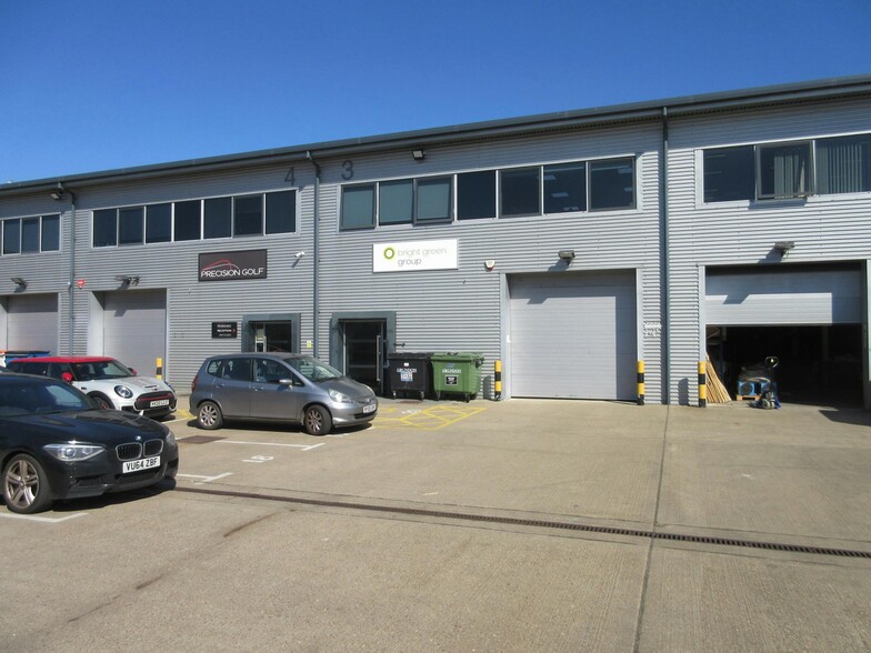 109 Chertsey Rd, Byfleet à louer - Photo de l’immeuble – Image 3 sur 5