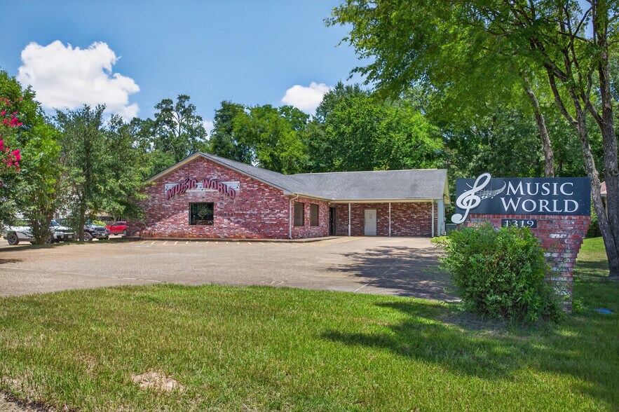 1319 S John Redditt Dr, Lufkin, TX à vendre - Photo principale – Image 1 sur 30