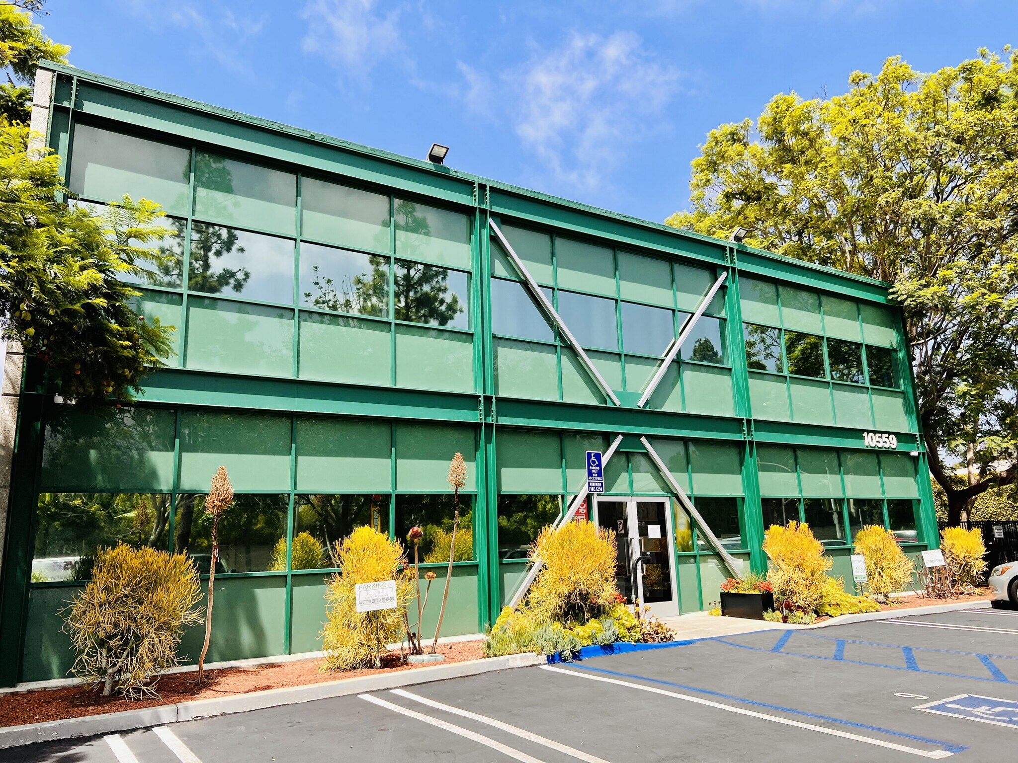 10549-10555 Jefferson Blvd, Culver City, CA à louer Photo principale– Image 1 sur 44