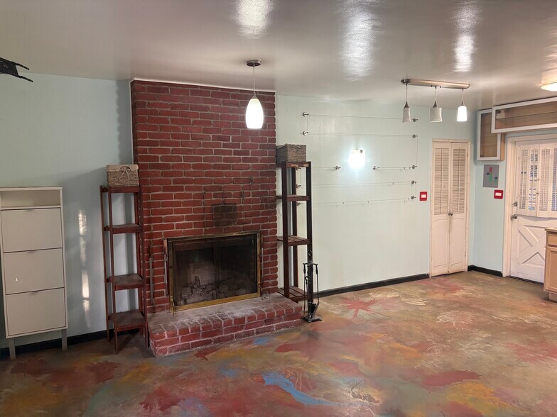 945 N Azusa Ave, Azusa, CA à vendre - Photo intérieure – Image 3 sur 18