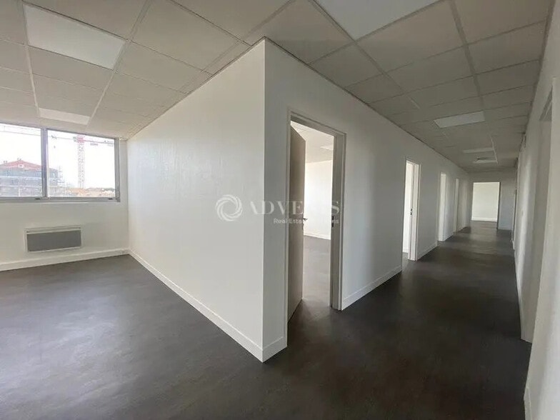 Bureau dans Conflans-Sainte-Honorine à louer - Photo de l’immeuble – Image 1 sur 8