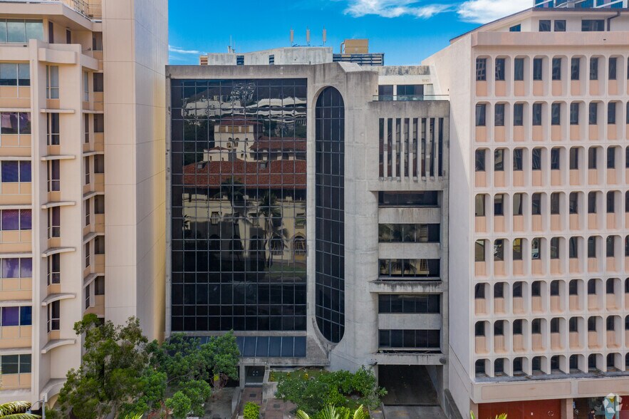 345 Queen St, Honolulu, HI à louer - Photo de l’immeuble – Image 1 sur 8