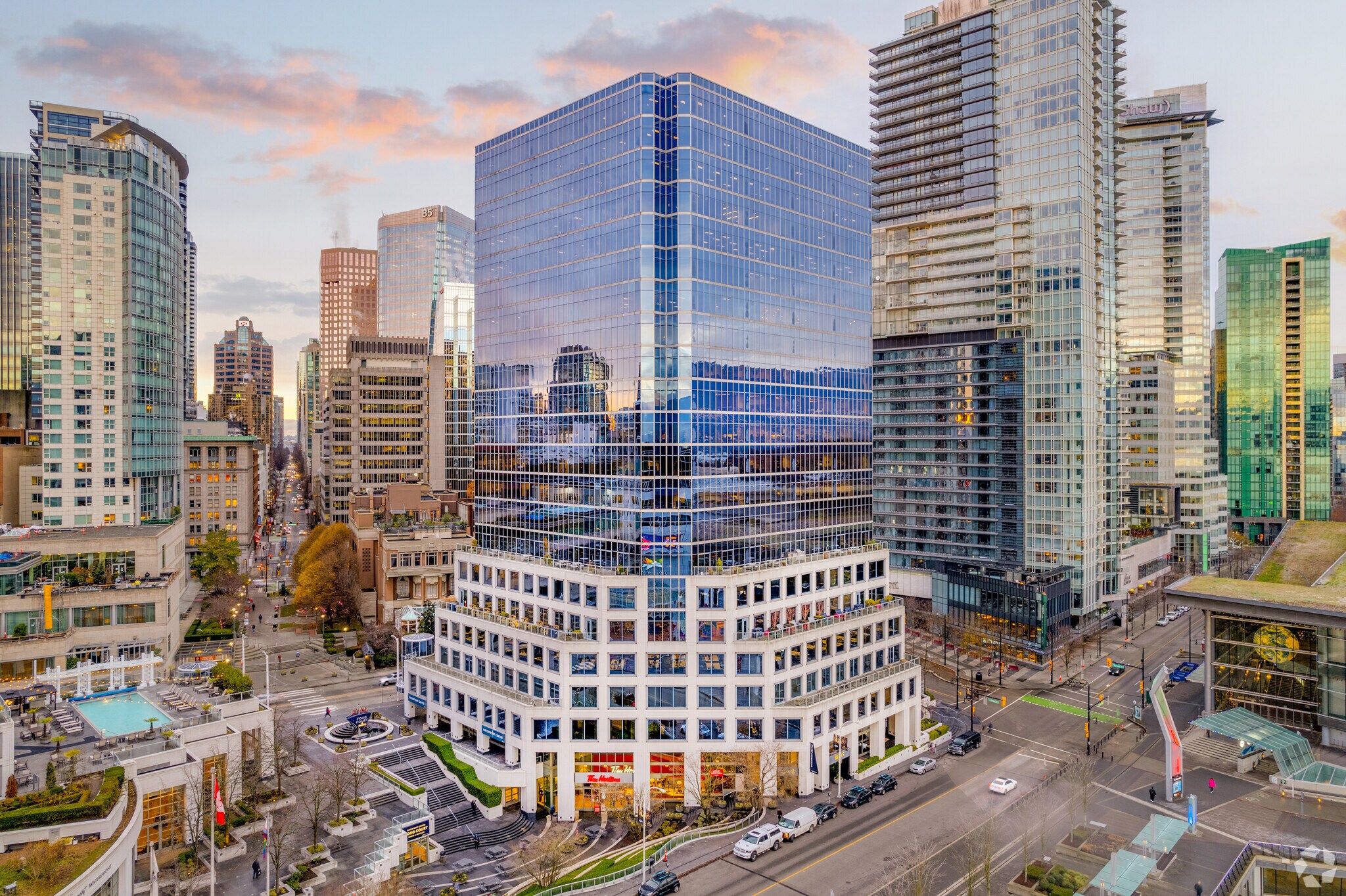 200 Burrard St, Vancouver, BC à louer Photo de l’immeuble– Image 1 sur 9