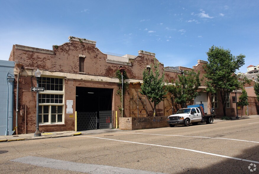 429 Julia St, New Orleans, LA à vendre - Photo de l’immeuble – Image 2 sur 2