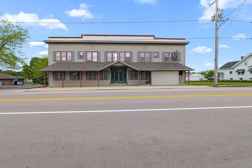1302 Main st, Saint Cloud, WI à vendre - Photo de l’immeuble – Image 2 sur 33