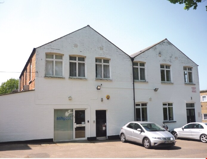 Queens Rd, Barnet à louer - Photo principale – Image 1 sur 2