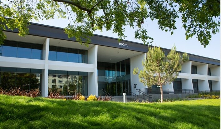 13031 W Jefferson Blvd, Los Angeles, CA à louer Photo de l’immeuble– Image 1 sur 19