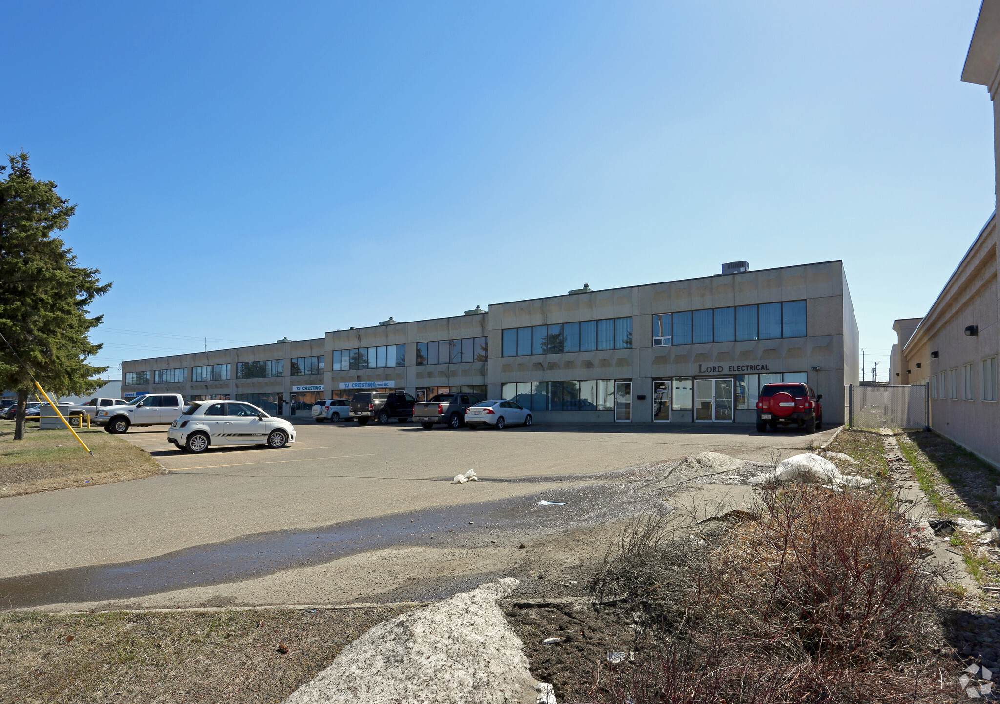 9741-9757 54 Av NW, Edmonton, AB à louer Photo principale– Image 1 sur 4