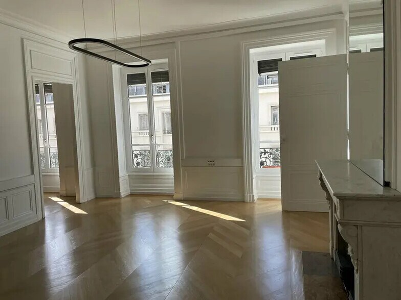 Bureau dans Lyon à louer - Photo de l’immeuble – Image 3 sur 11