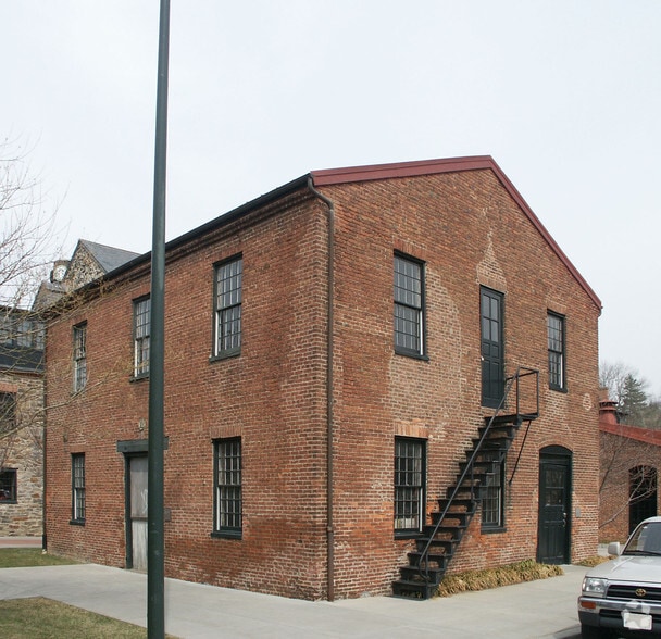 1340 Smith Ave, Baltimore, MD à louer - Photo de l’immeuble – Image 2 sur 4