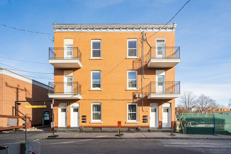 261-271 Av Greene, Montréal, QC à vendre - Photo principale – Image 1 sur 44