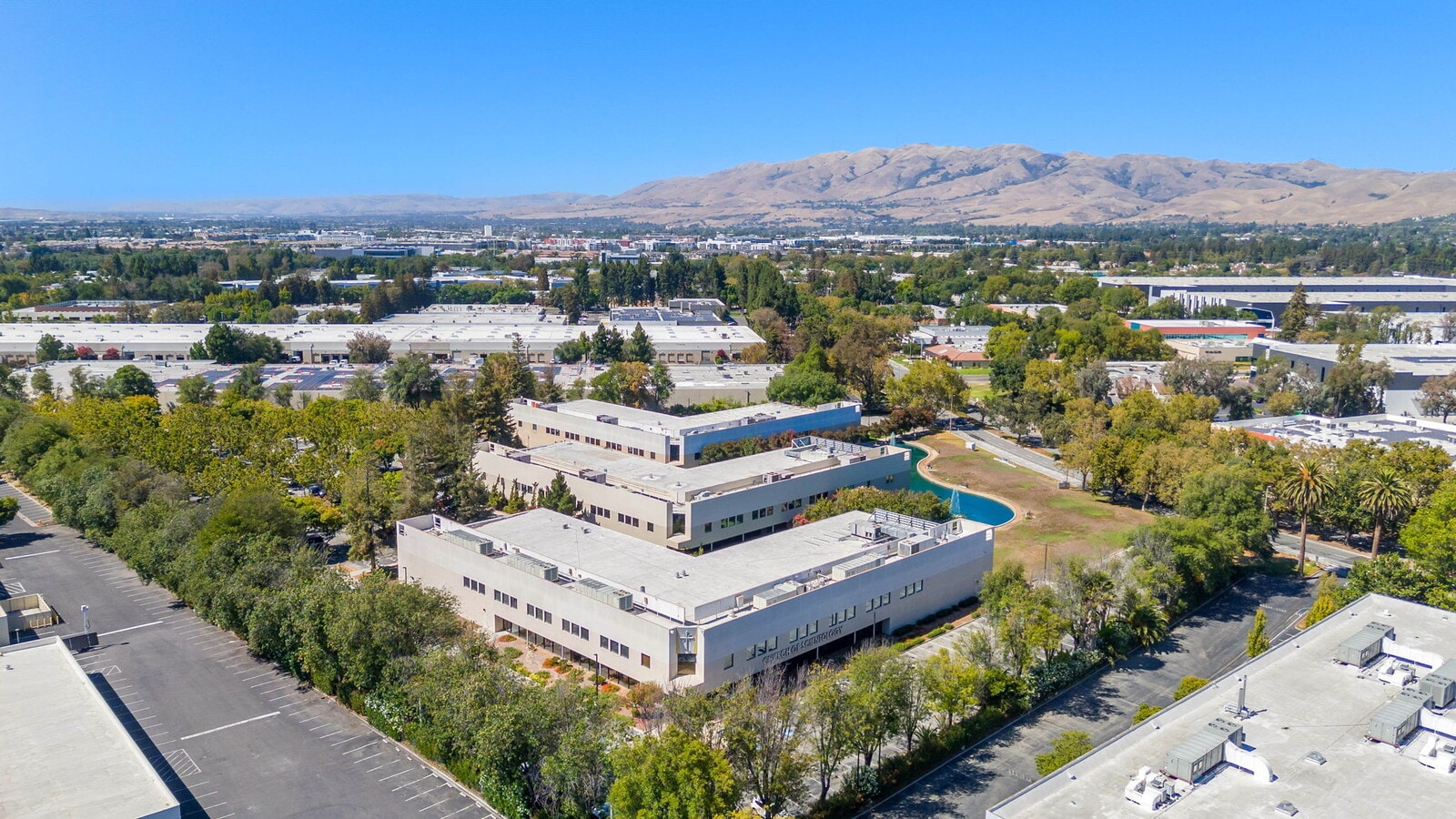 1879 Lundy Ave, San Jose, CA 95131 - Lot 128 -  - Photo intérieure - Image 2 of 8