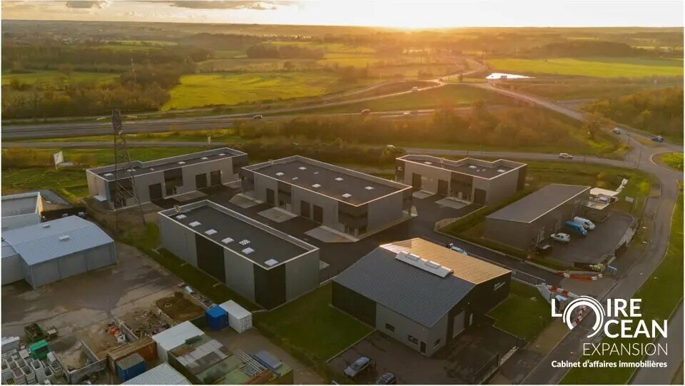 Local d'activités dans Saint-Jean-de-Boiseau à vendre - Photo de l’immeuble – Image 1 sur 4