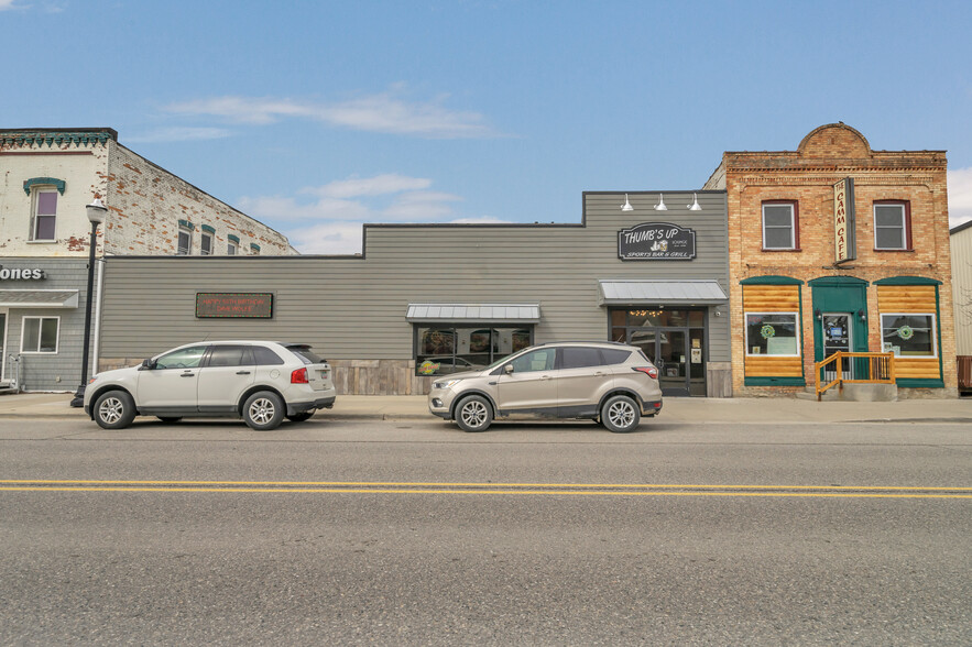 53 N Howard Ave, Croswell, MI à vendre - Photo de l’immeuble – Image 2 sur 24