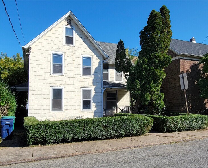 607 Tronolone Pl, Niagara Falls, NY à vendre - Photo principale – Image 1 sur 1