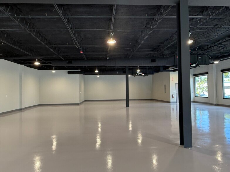 2200 2nd Ave S, Saint Petersburg, FL à louer - Photo de l’immeuble – Image 3 sur 11