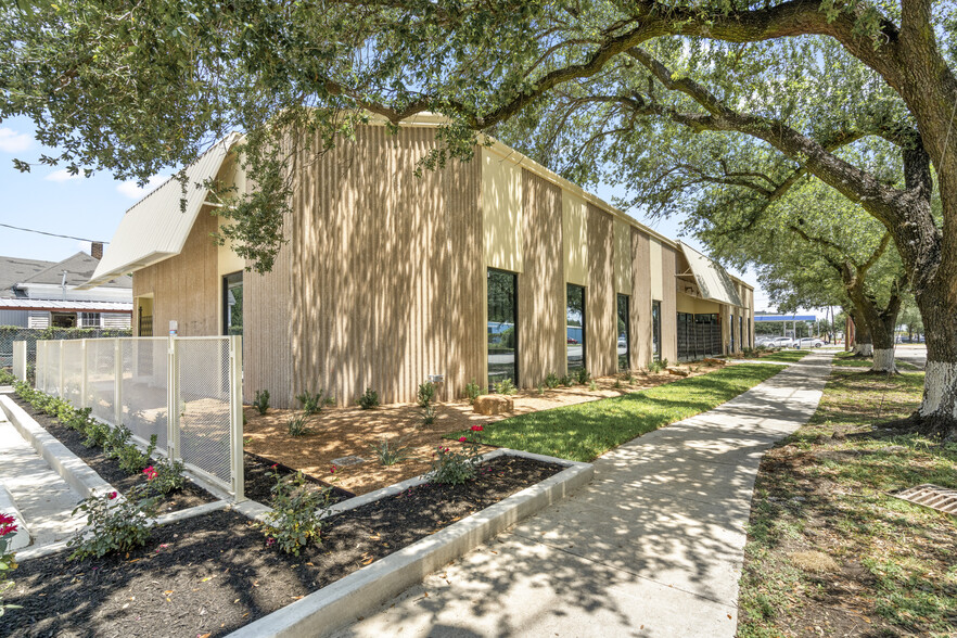 235 N Sampson St, Houston, TX à louer - Photo de l’immeuble – Image 3 sur 13