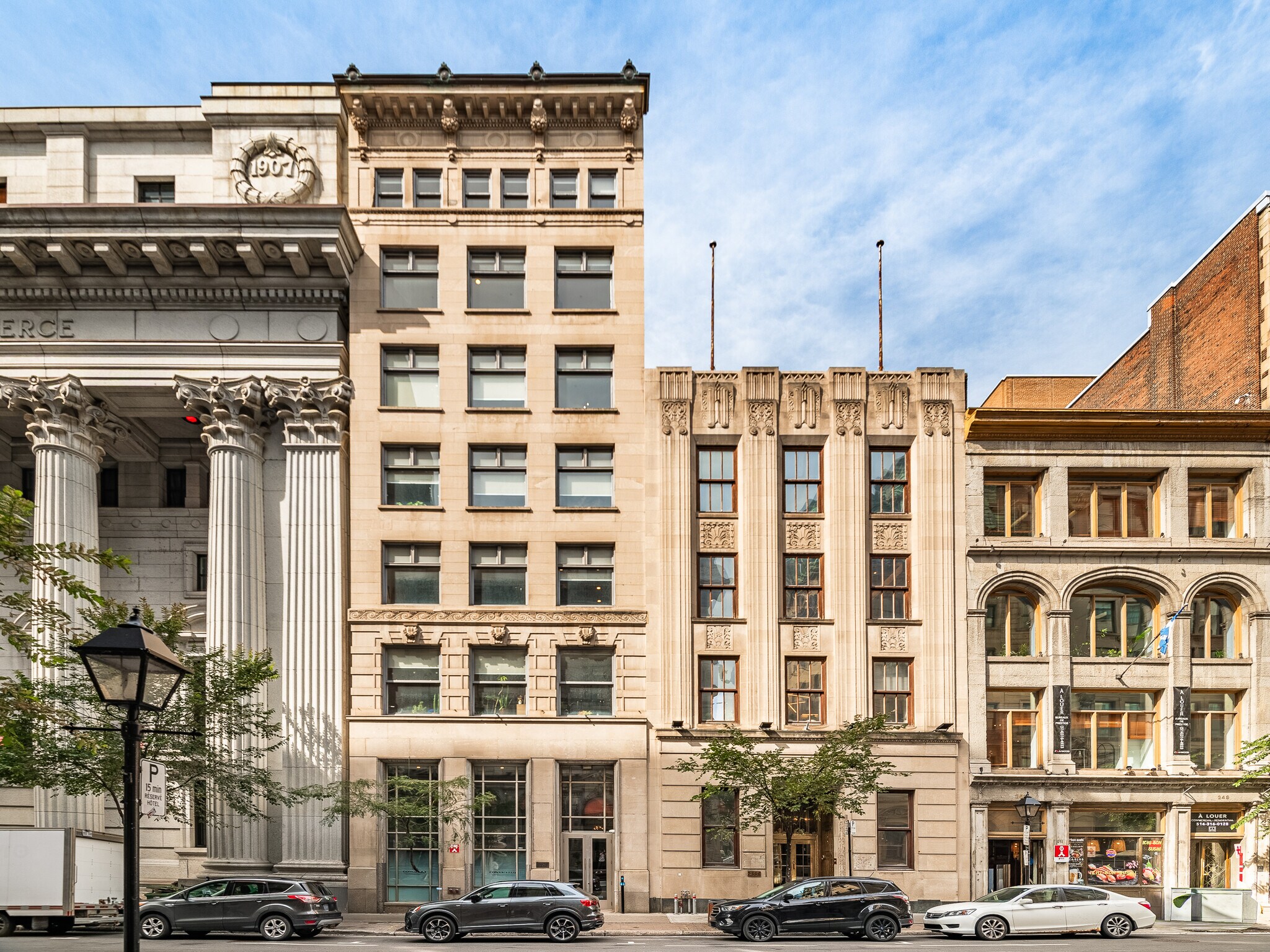 261 Rue Saint-Jacques, Montréal, QC à louer Photo de l’immeuble– Image 1 sur 22