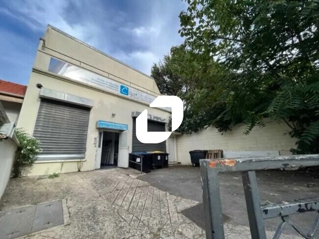 Plus de détails pour Local d'activités à louer