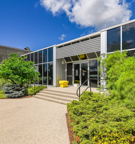 546 Governors Rd, Guelph, ON à louer - Photo de l’immeuble – Image 1 sur 6