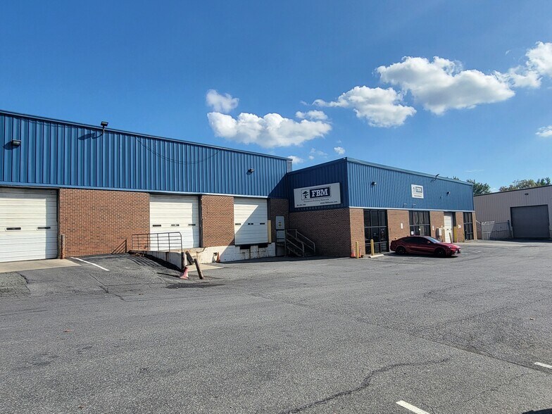 7419 Lindbergh Dr, Gaithersburg, MD à vendre - Photo de l’immeuble – Image 3 sur 23