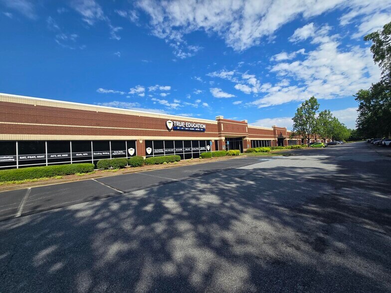 10700 Abbotts Bridge Rd, Johns Creek, GA à louer - Photo de l’immeuble – Image 2 sur 37