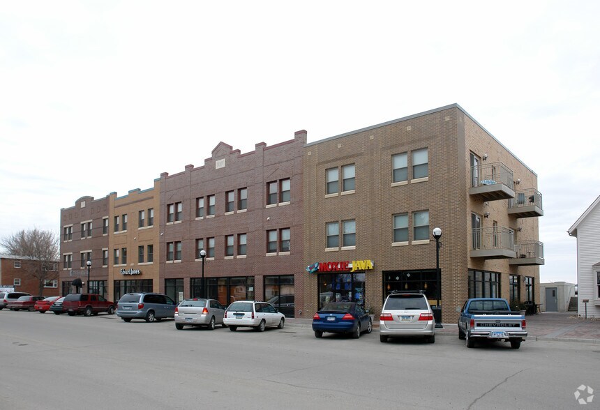 121 4th St S, Moorhead, MN à louer - Photo de l’immeuble – Image 2 sur 27