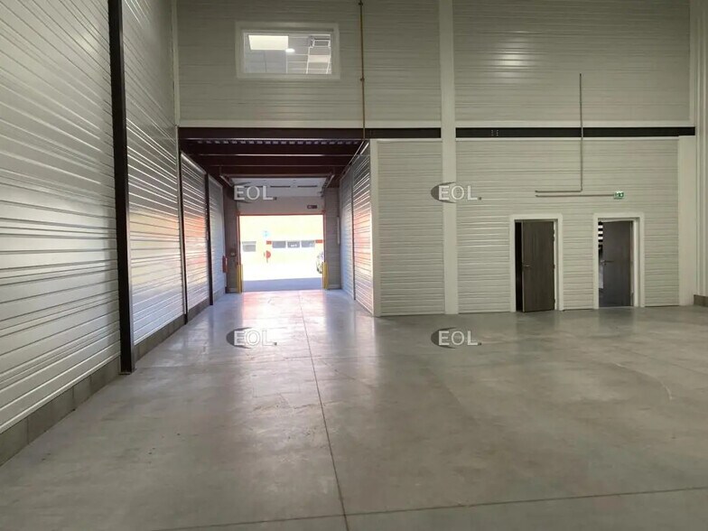 Industriel/Logistique dans Saint-Priest à louer - Photo de l’immeuble – Image 3 sur 12