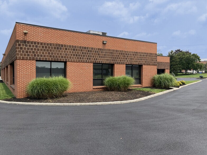 2404 Park Dr, Harrisburg, PA à louer - Photo de l’immeuble – Image 2 sur 4
