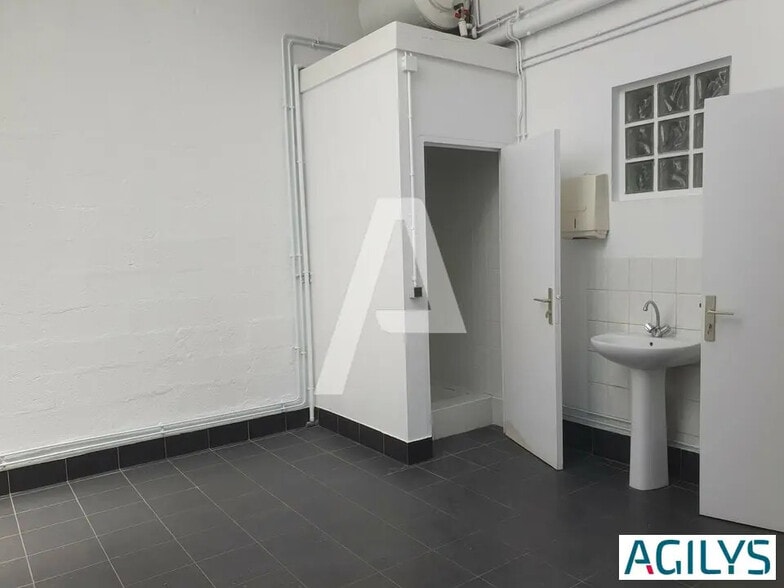 Local d’activités dans Morangis à louer - Photo intérieure – Image 1 sur 6