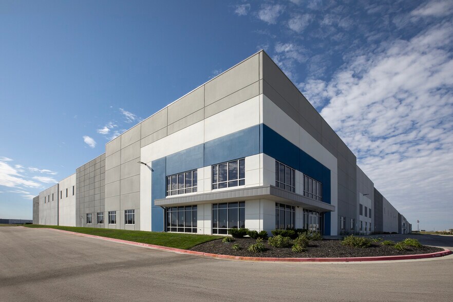 16105 John Glenn Pky, New Century, KS à louer - Photo de l’immeuble – Image 2 sur 3